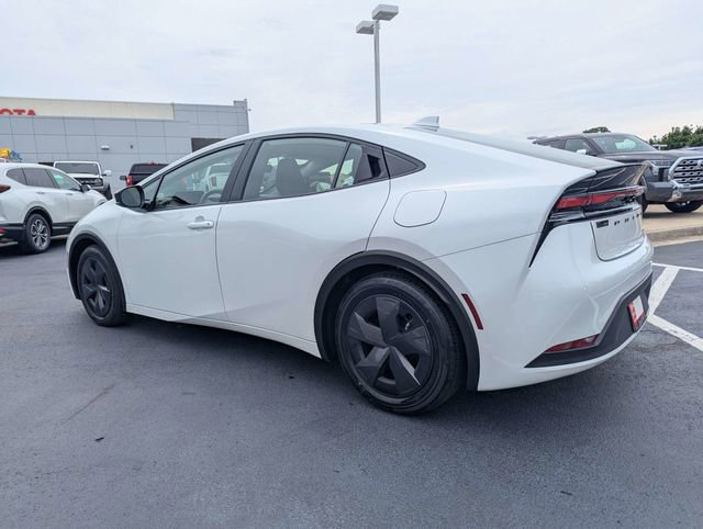 Used 2025 Toyota Prius LE FWD image 7