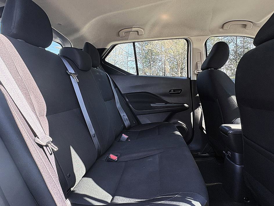 Used 2023 Nissan Kicks S image 12