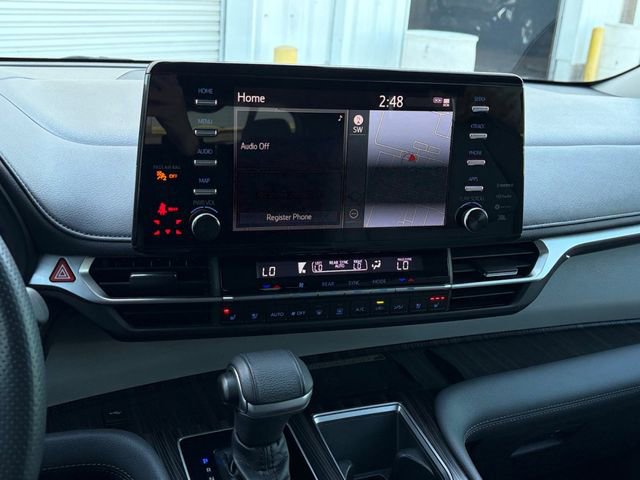 Used 2022 Toyota Sienna Limited image 9