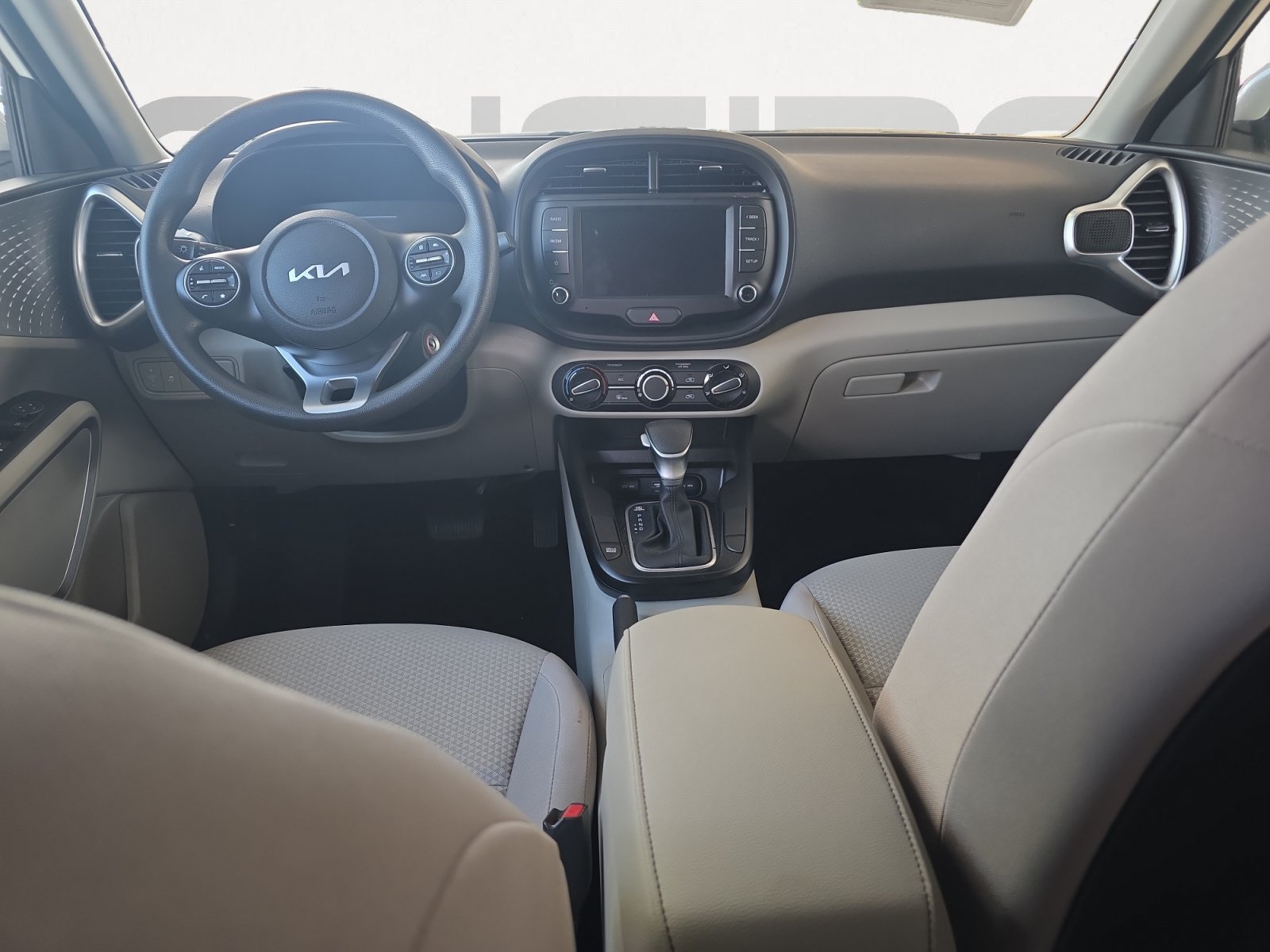 Certified 2025 Kia Soul LX w/ LX Technology Package FWD image 2