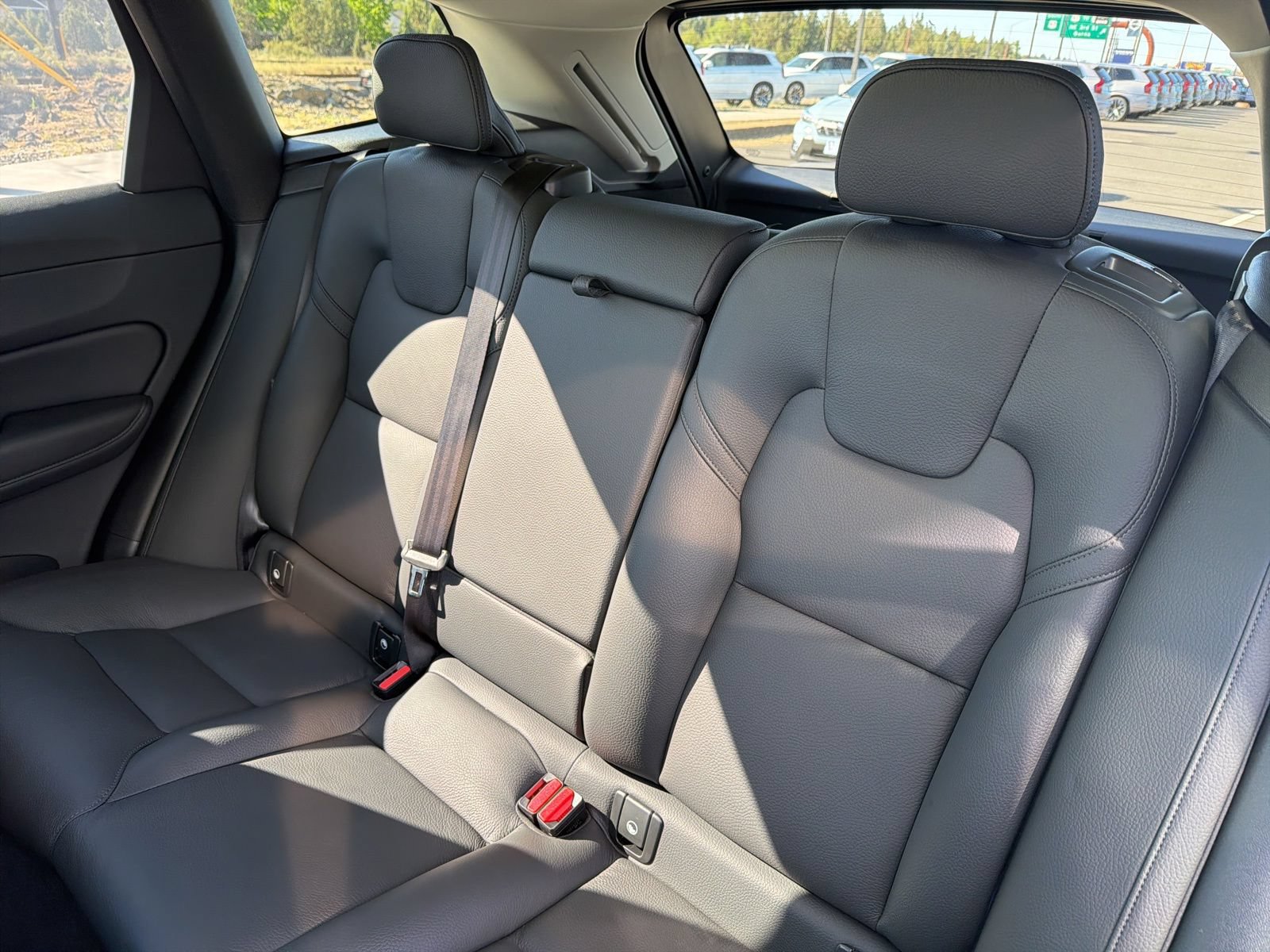 Used 2025 Volvo XC60 B5 Plus AWD/4WD image 22