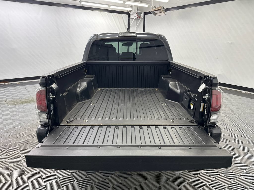 Used 2022 Toyota Tacoma Limited RWD image 19