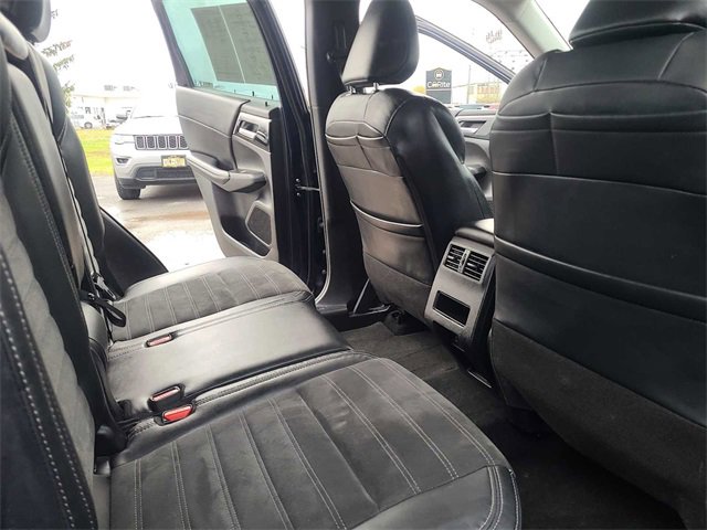 Used 2023 Mitsubishi Outlander SE image 19
