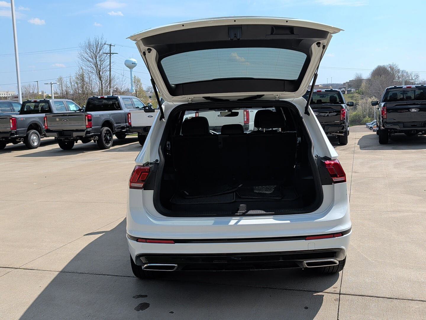 Used 2021 Volkswagen Tiguan SE R-Line image 25