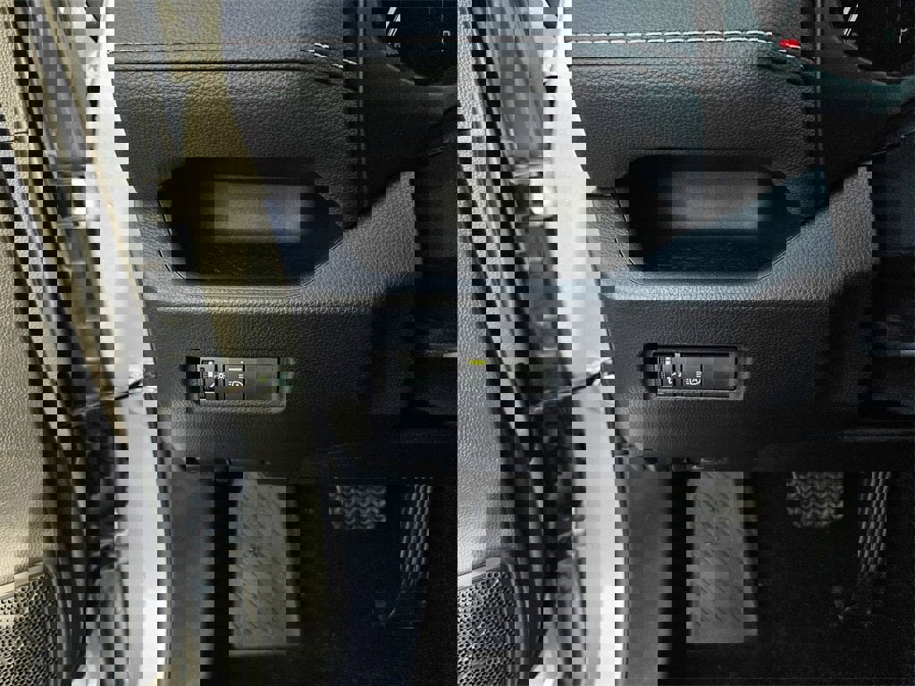 Certified 2025 Toyota RAV4 LE image 19