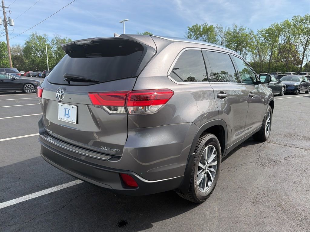 Used 2019 Toyota Highlander XLE AWD/4WD image 5