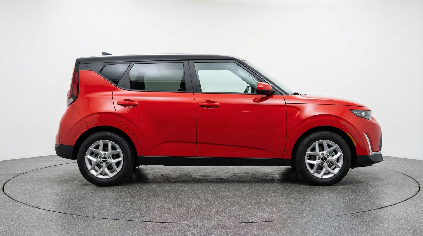 Used 2025 Kia Soul LX w/ LX Technology Package FWD image 11