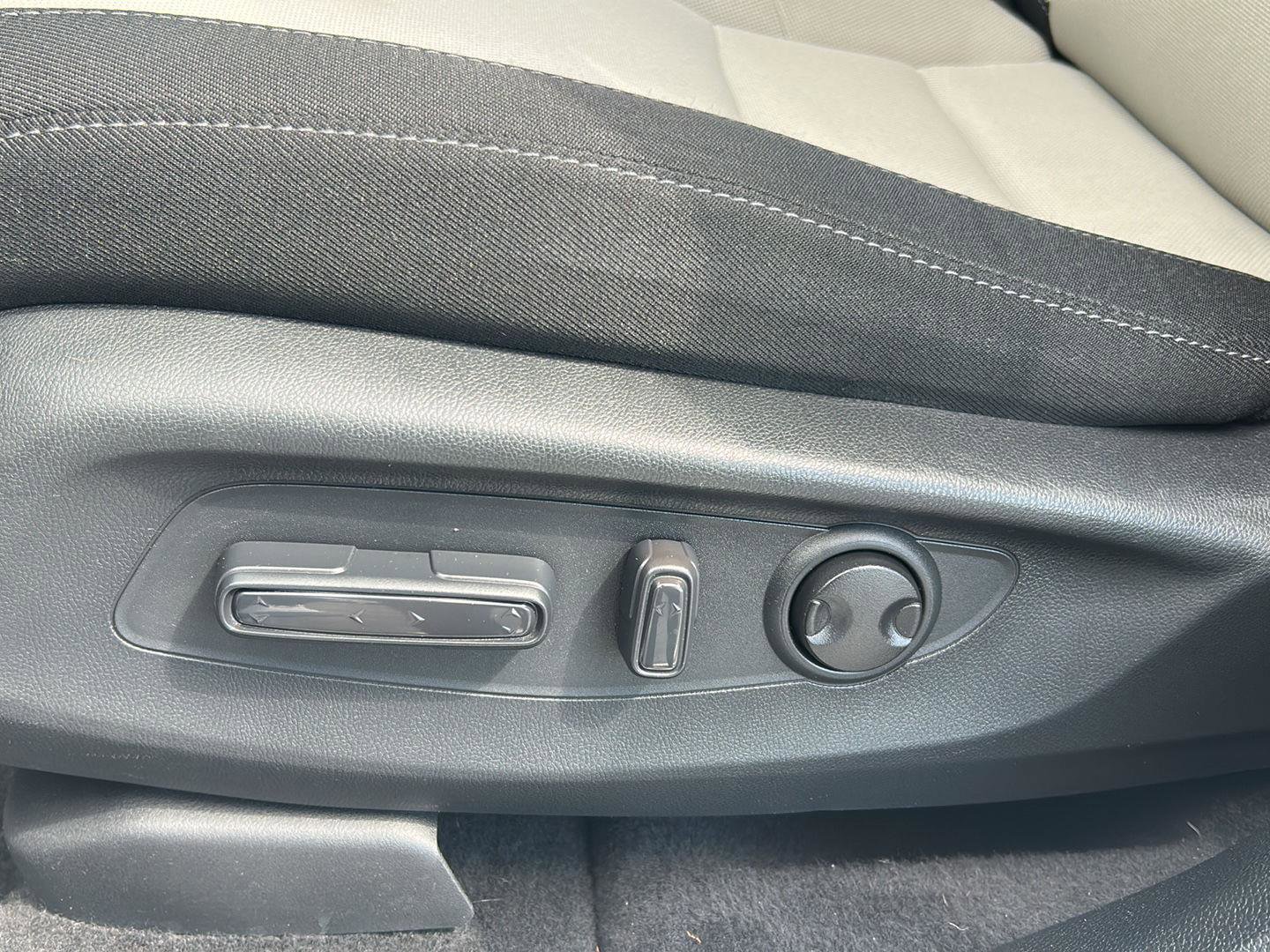 Used 2025 Honda CR-V EX image 15