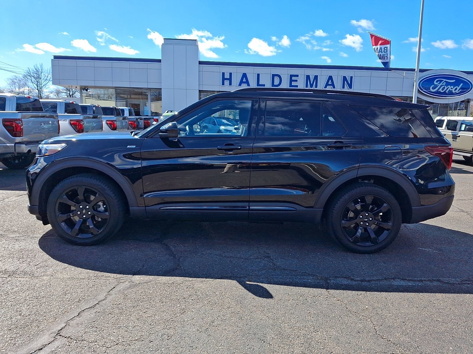 Used 2022 Ford Explorer ST-Line w/ Class IV Trailer Tow Package image 4