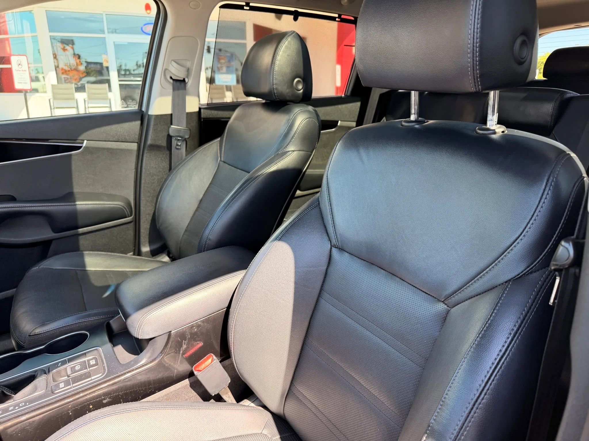 Used 2019 Kia Sorento SX image 12