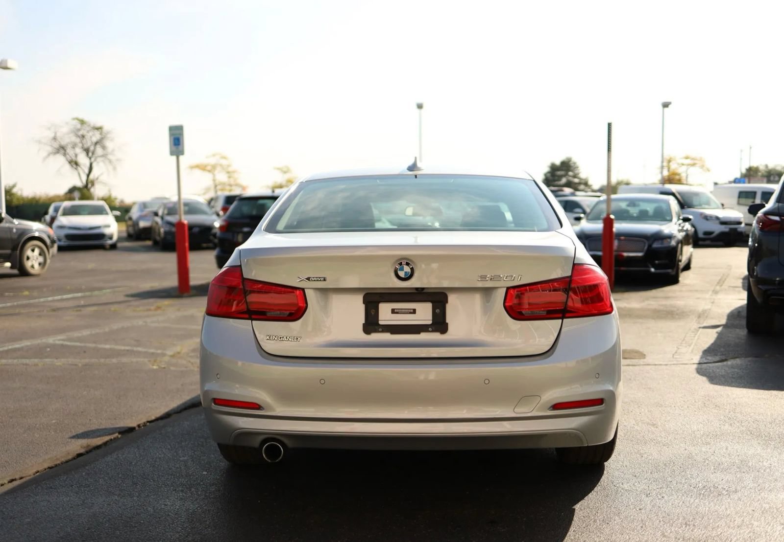 Used 2018 BMW 320i xDrive Sedan w/ Convenience Package AWD/4WD image 6