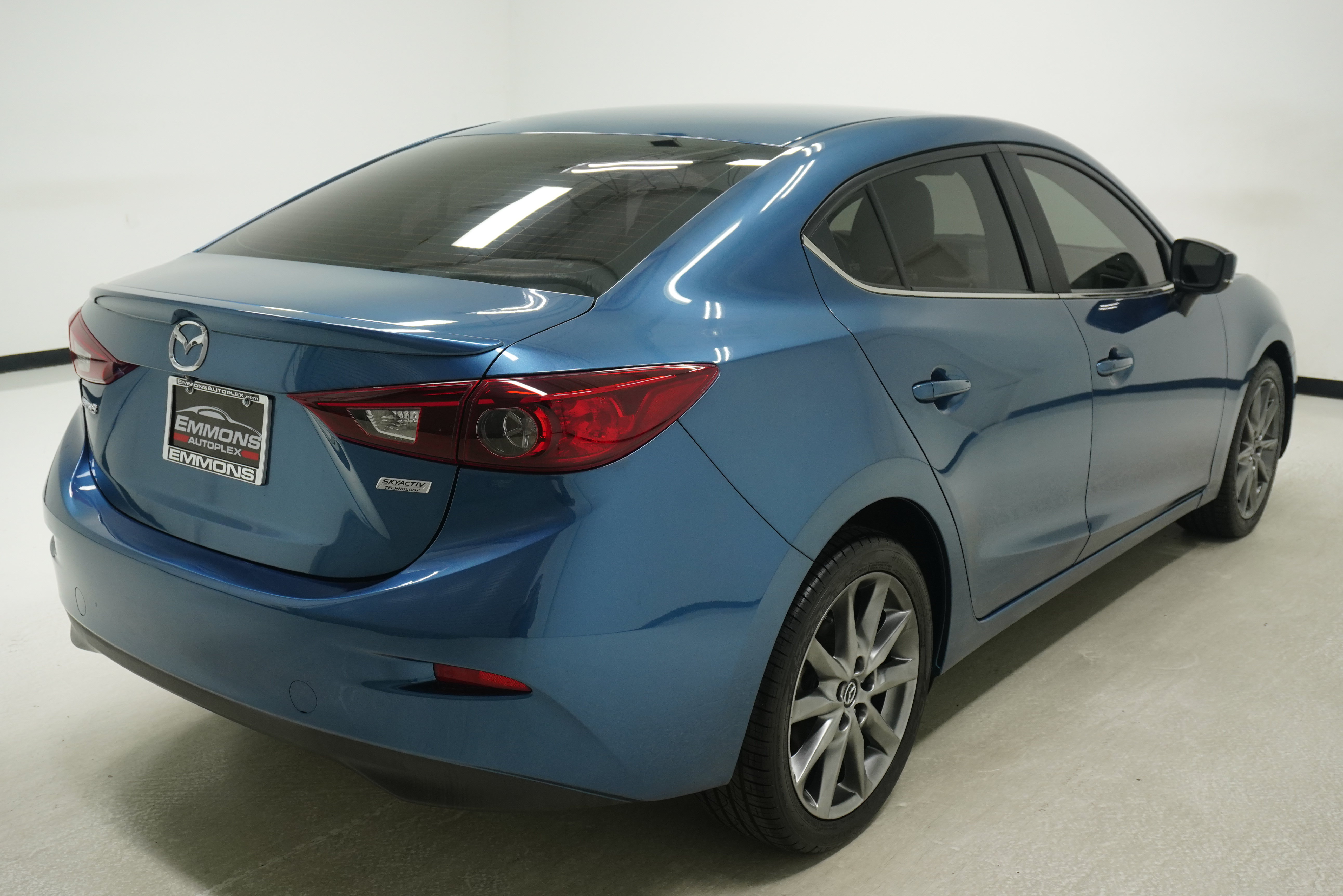 Used 2018 MAZDA MAZDA3 Touring FWD image 4