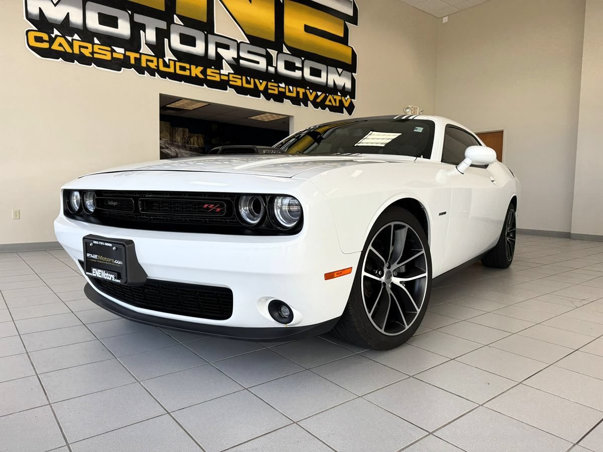 Used 2018 Dodge Challenger R/T Plus RWD image 2