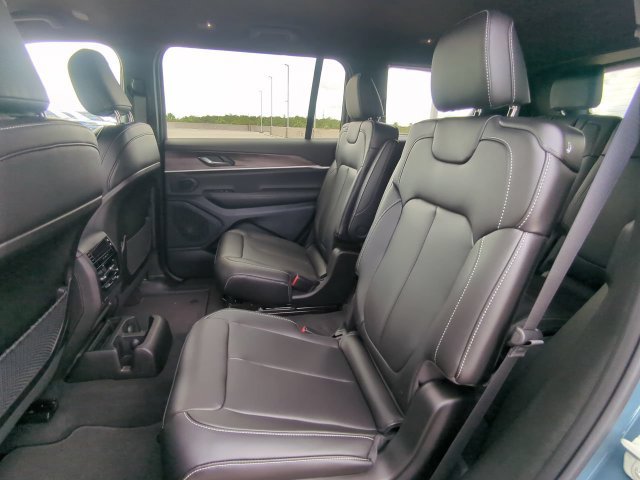 New 2027 Jeep Grand Cherokee L Limited RWD image 17