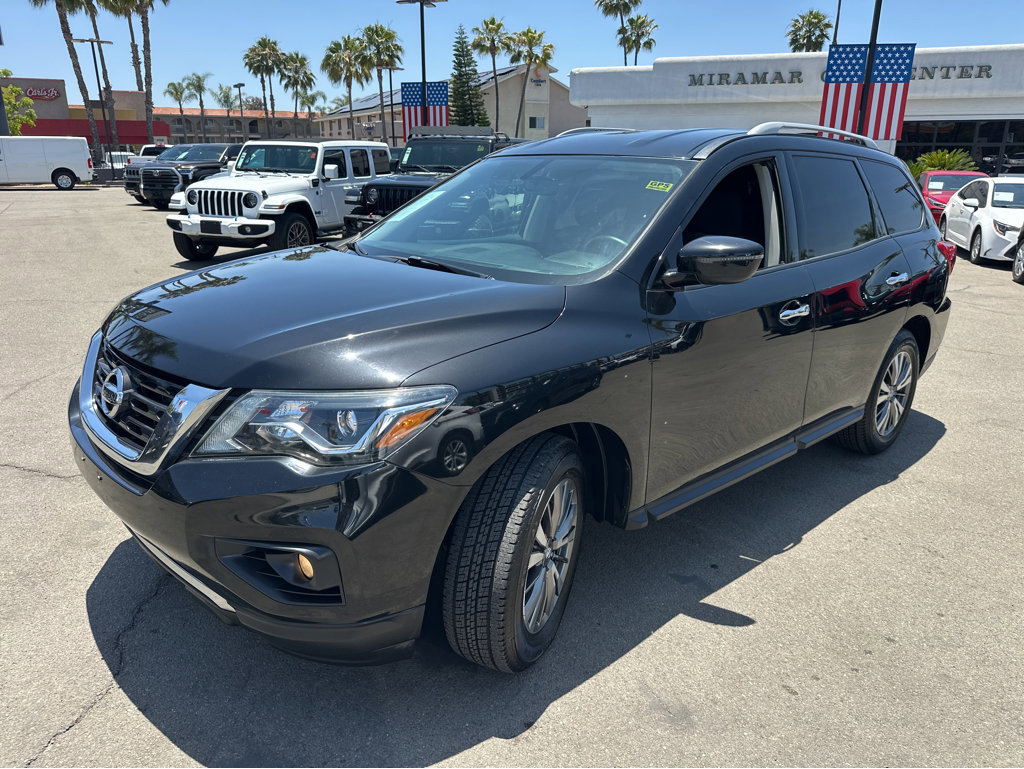 Used 2020 Nissan Pathfinder SV image 11