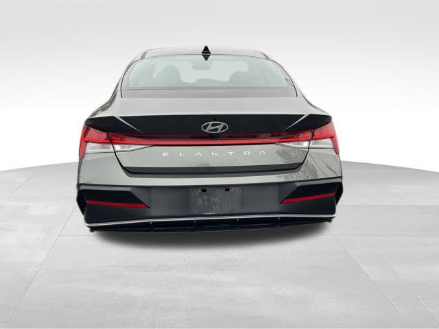 Used 2025 Hyundai Elantra SEL FWD image 6