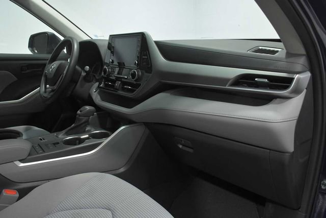 Used 2022 Toyota Highlander L image 11