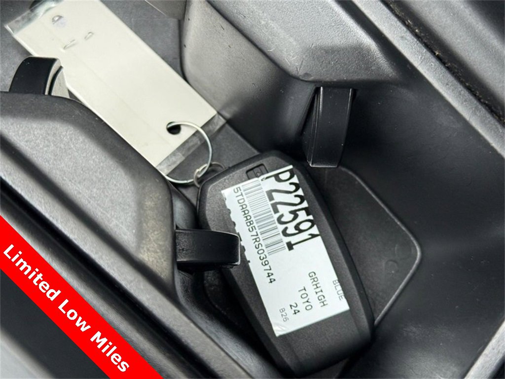 Used 2024 Toyota Grand Highlander Limited image 31