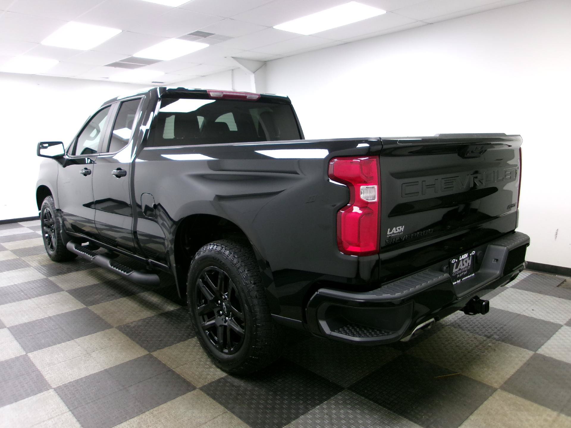 Used 2023 Chevrolet Silverado 1500 RST w/ Z71 Off-Road Package AWD/4WD image 2
