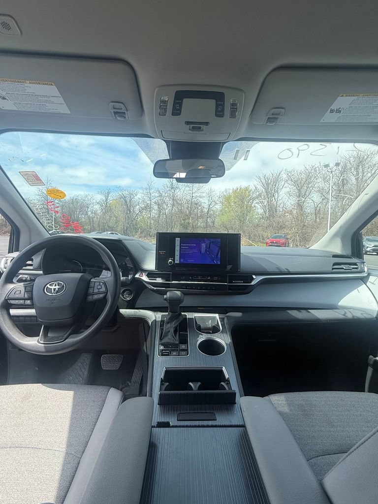Used 2025 Toyota Sienna LE FWD image 20