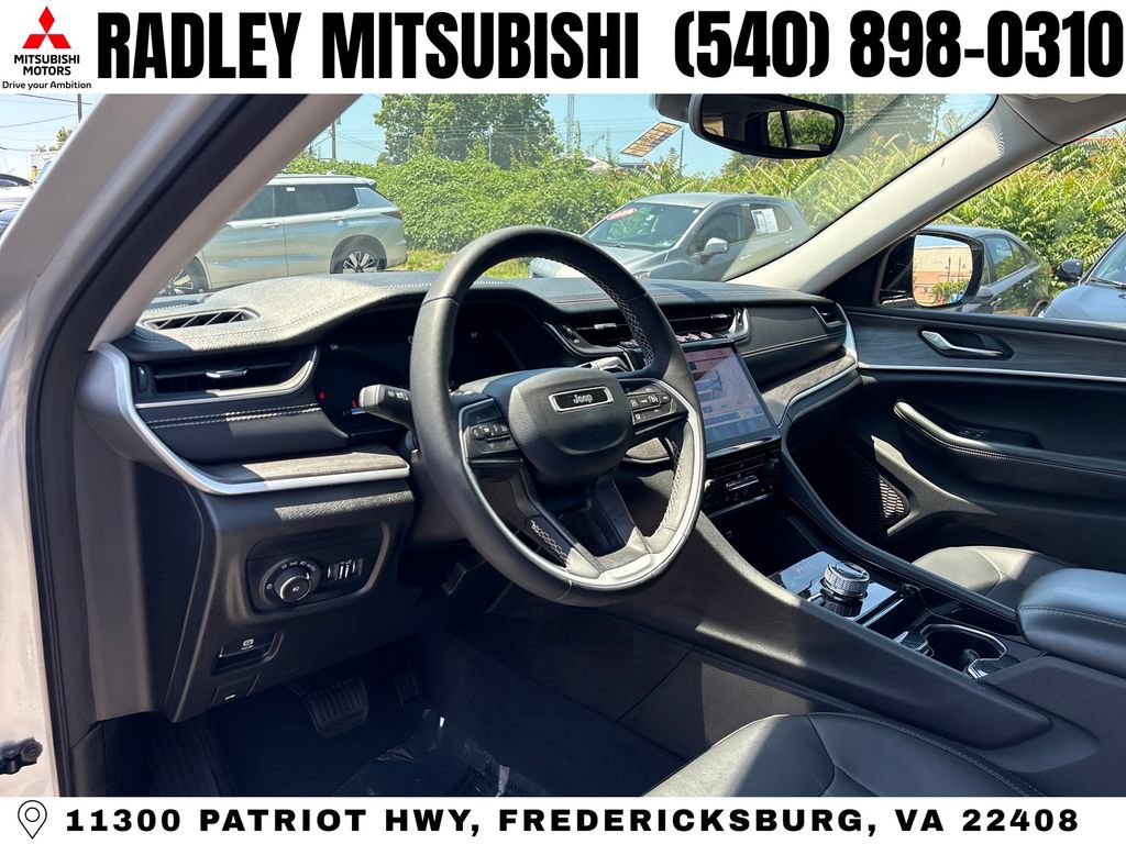 Used 2023 Jeep Grand Cherokee L Limited w/ Black Appearance Package AWD/4WD image 8