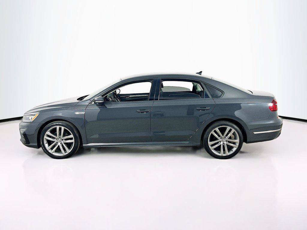 Used 2018 Volkswagen Passat 2.0T R-Line w/ R-Line Lighting Package FWD image 8