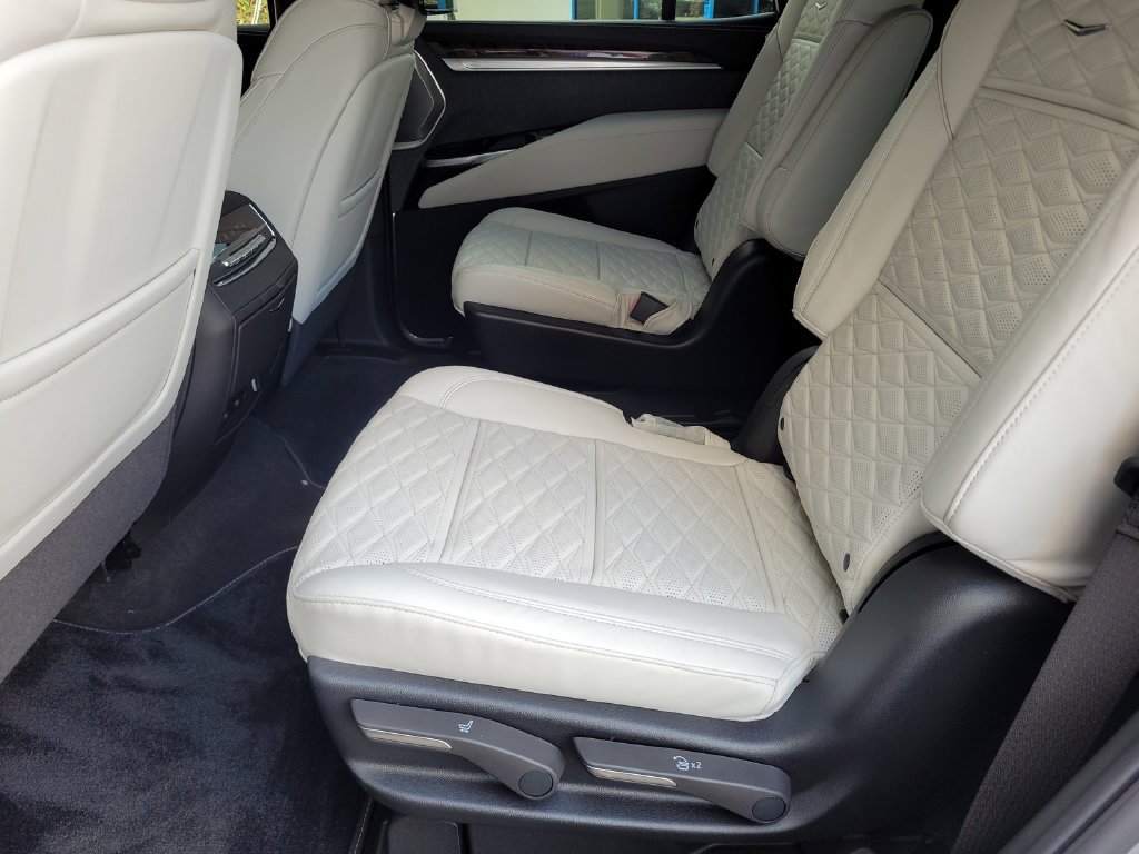 New 2026 Cadillac Escalade Platinum Sport w/ LPO, ONYX Package AWD/4WD image 8