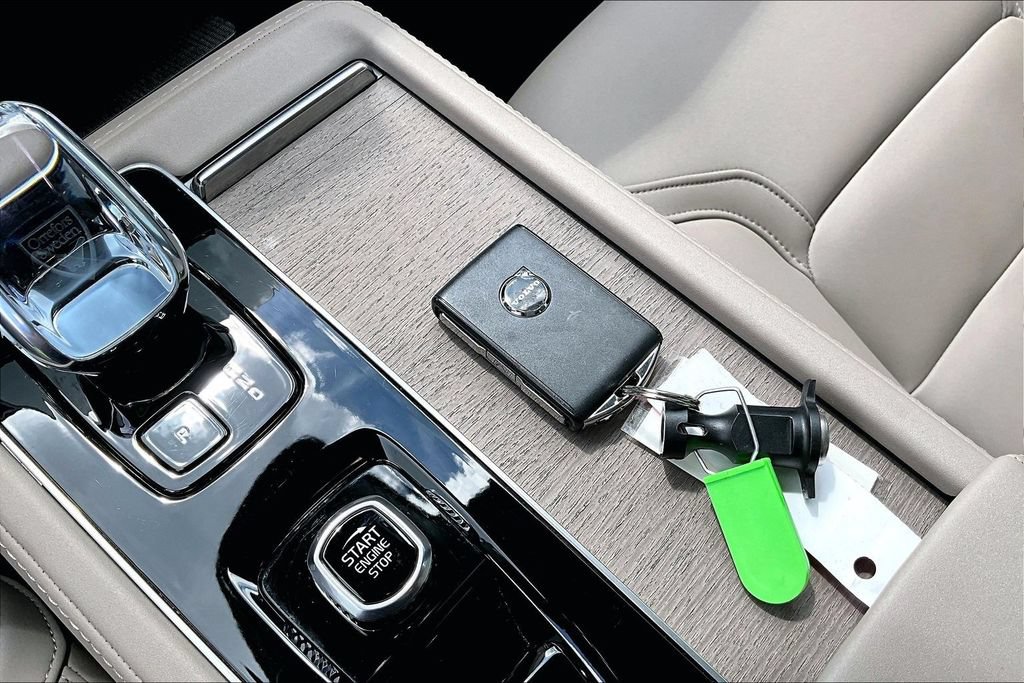 Certified 2026 Volvo XC90 B6 Plus AWD/4WD image 13