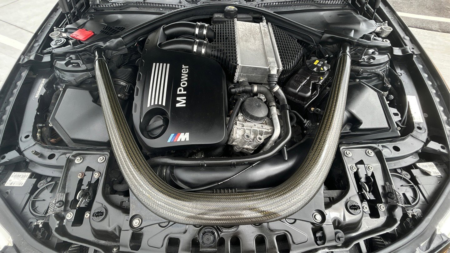 Used 2016 BMW M4 Convertible image 9