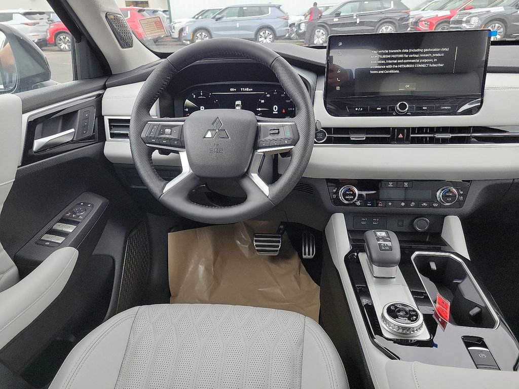New 2025 Mitsubishi Outlander Platinum Edition image 8