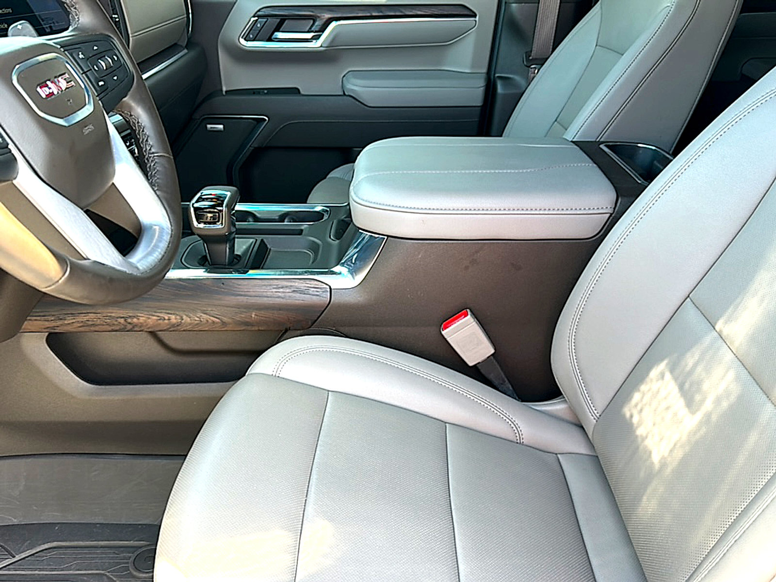 Used 2025 GMC Sierra 1500 SLT AWD/4WD image 13