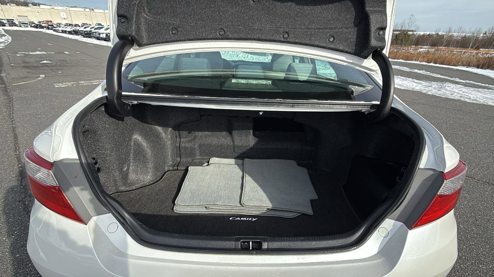 Used 2016 Toyota Camry XLE image 20