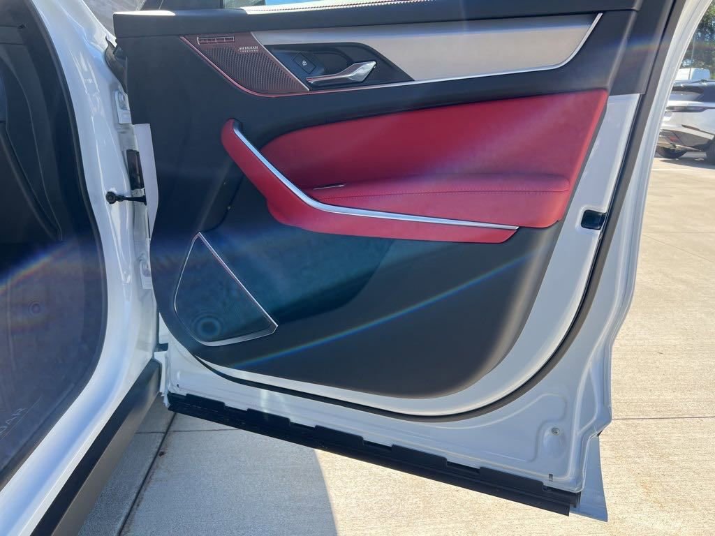 New 2025 Jaguar F-PACE R-Dynamic S image 14