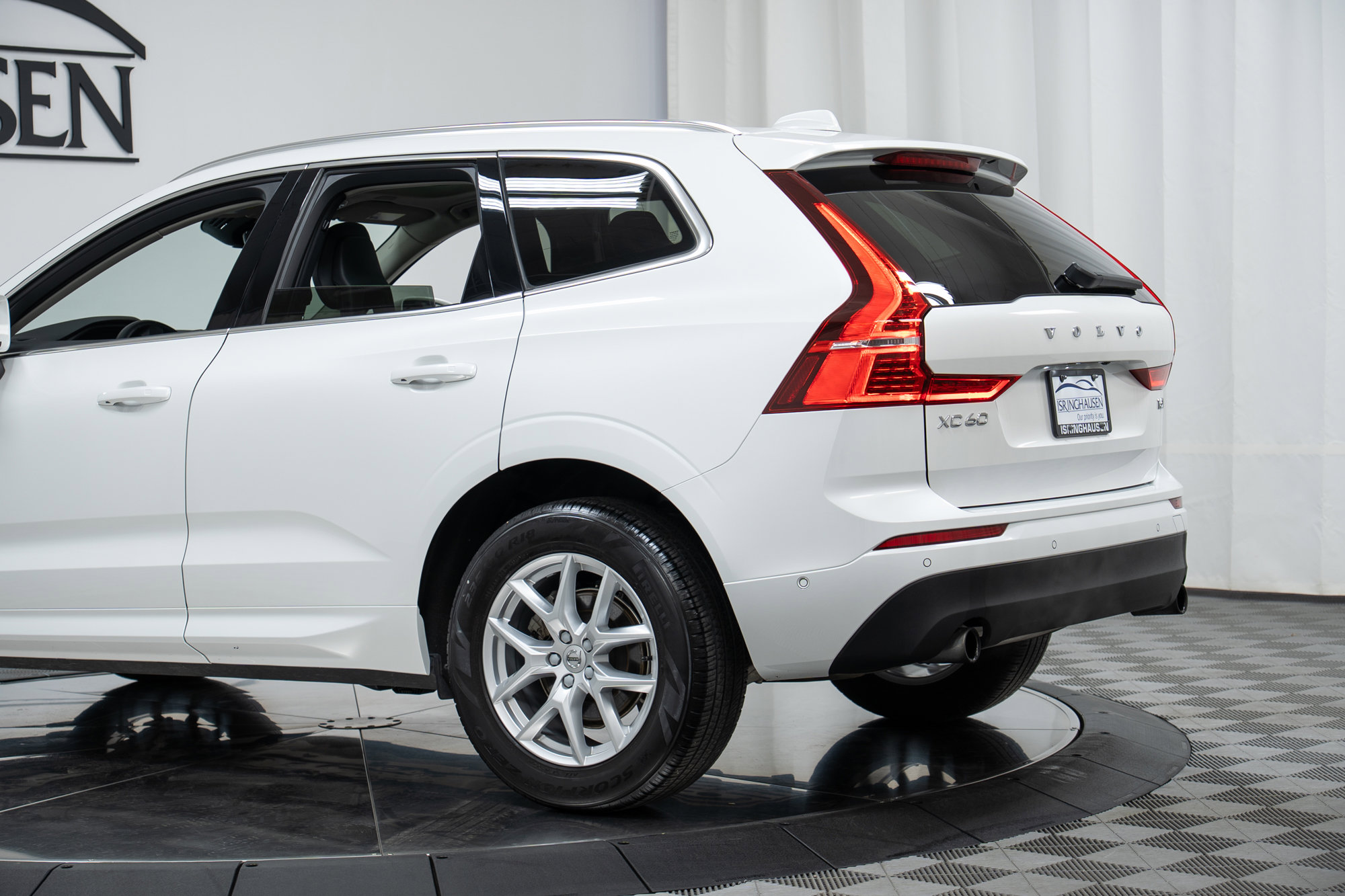 Used 2018 Volvo XC60 T5 Momentum w/ Convenience Package image 29