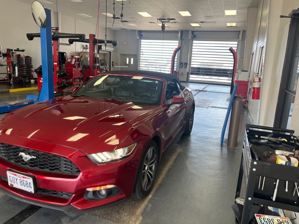 Used 2016 Ford Mustang Convertible RWD image 2
