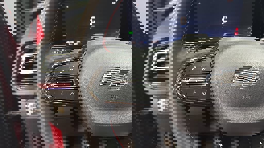 Used 2024 Chevrolet Traverse RS image 19