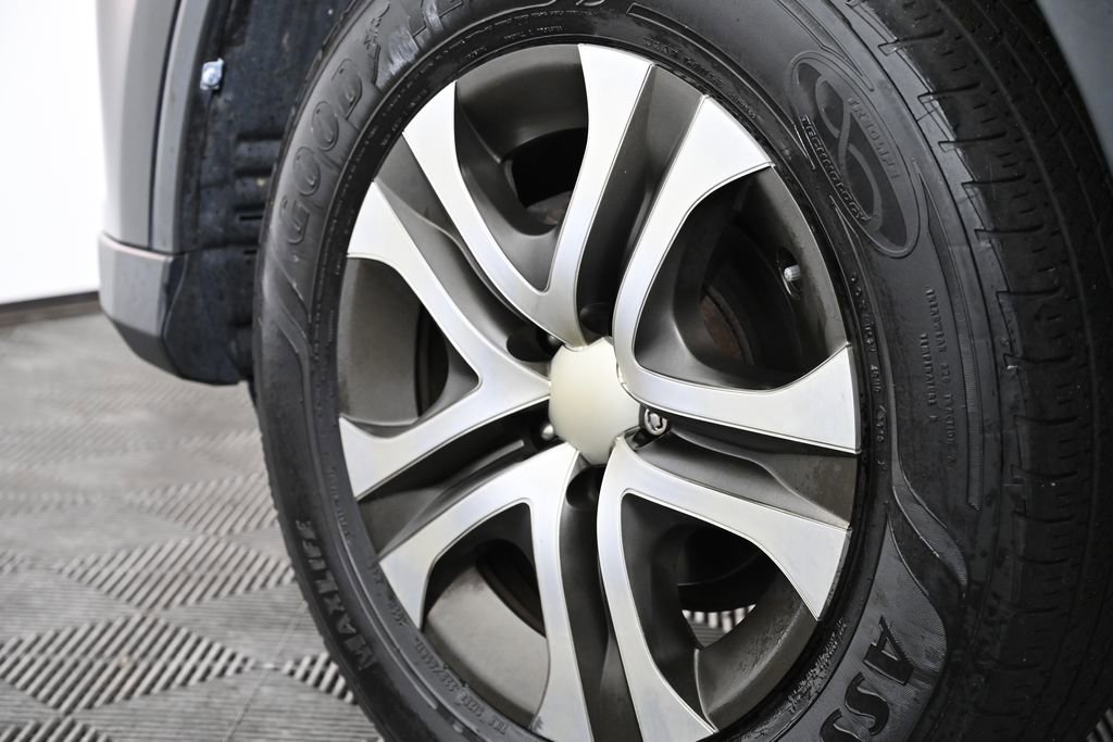Used 2016 Toyota RAV4 LE image 28