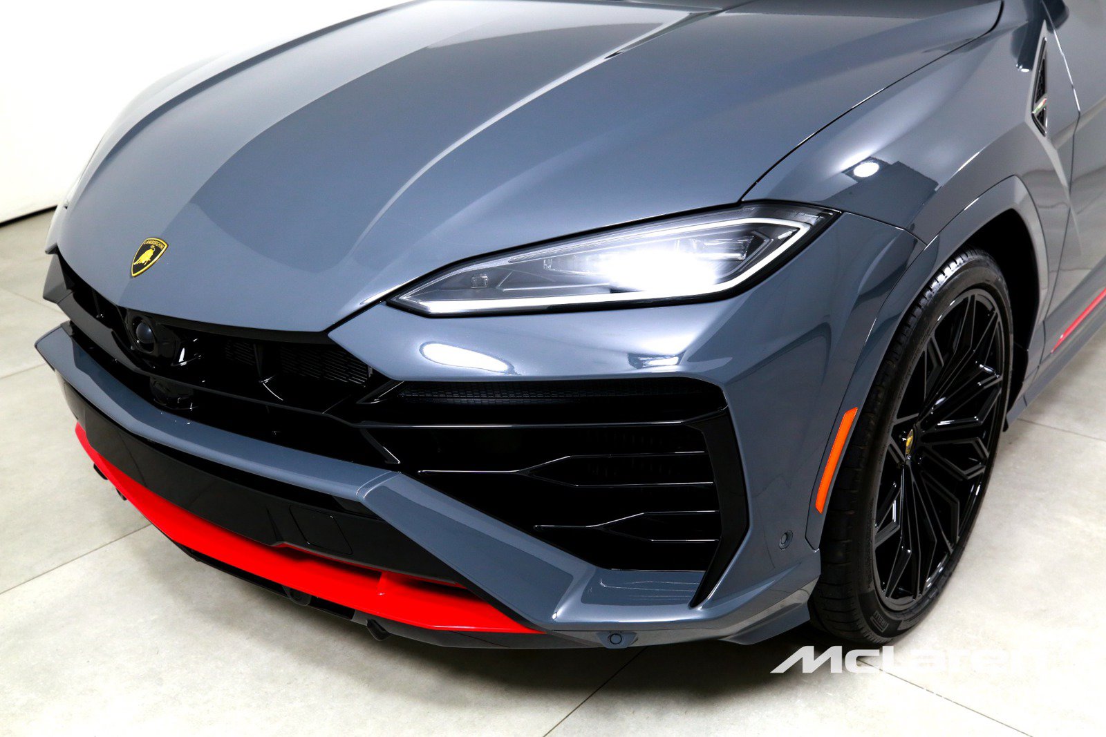 Used 2025 Lamborghini Urus SE AWD/4WD image 41
