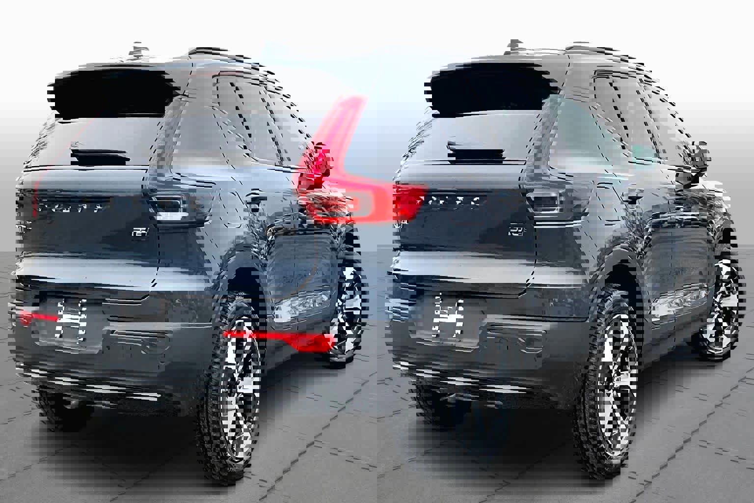 Used 2026 Volvo XC40 B5 Core w/ Climate Package image 12