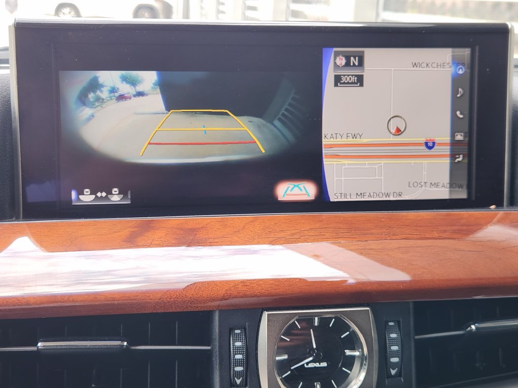 Used 2020 Lexus LX 570 4WD w/ 3rd Row & Luxury Pkg image 17