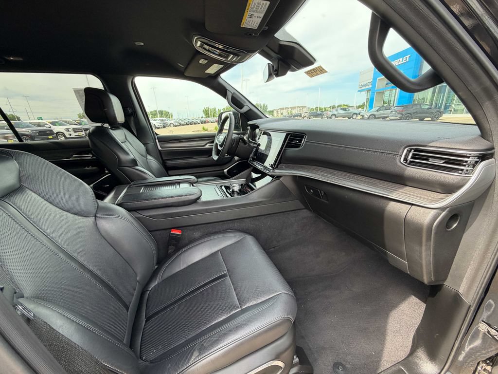 Used 2024 Jeep Wagoneer Series II w/ Flexible Seating Group AWD/4WD image 24