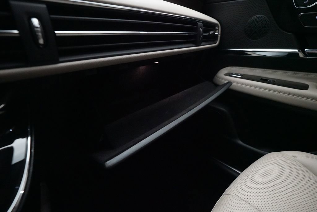 Used 2025 Lincoln Corsair Reserve w/ Towing Package image 30