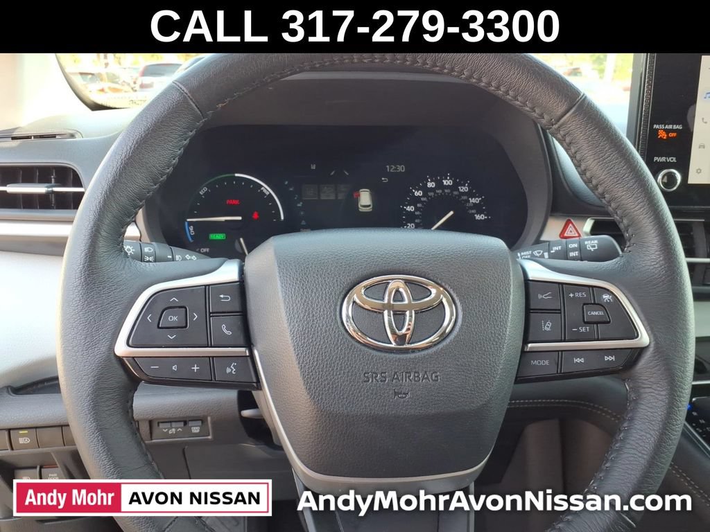Used 2025 Toyota Sienna XLE FWD image 25