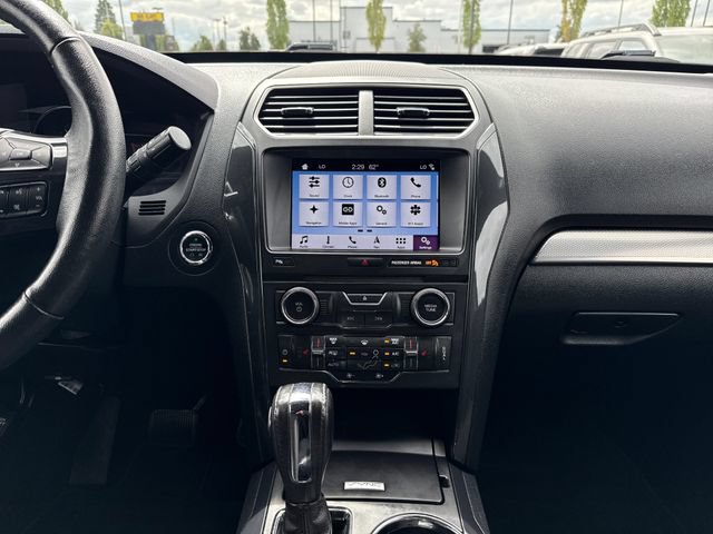 Used 2018 Ford Explorer XLT w/ Equipment Group 202A FWD image 22