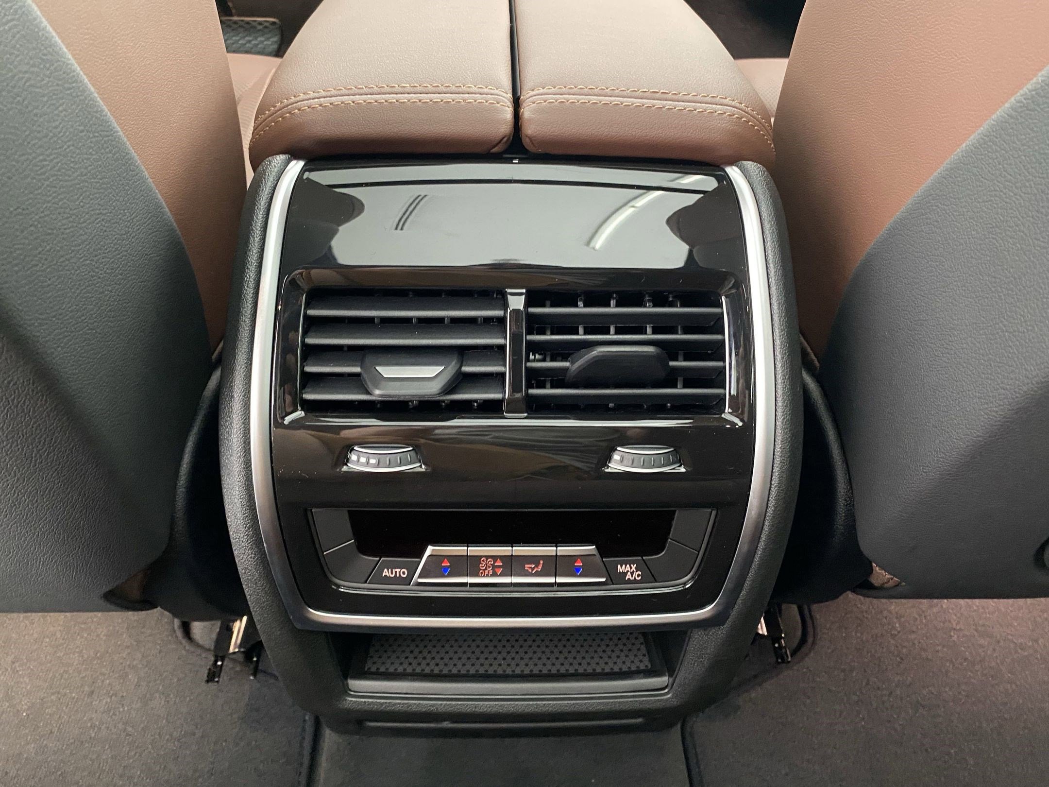 Used 2026 BMW X5 xDrive50e w/ Premium Package image 29