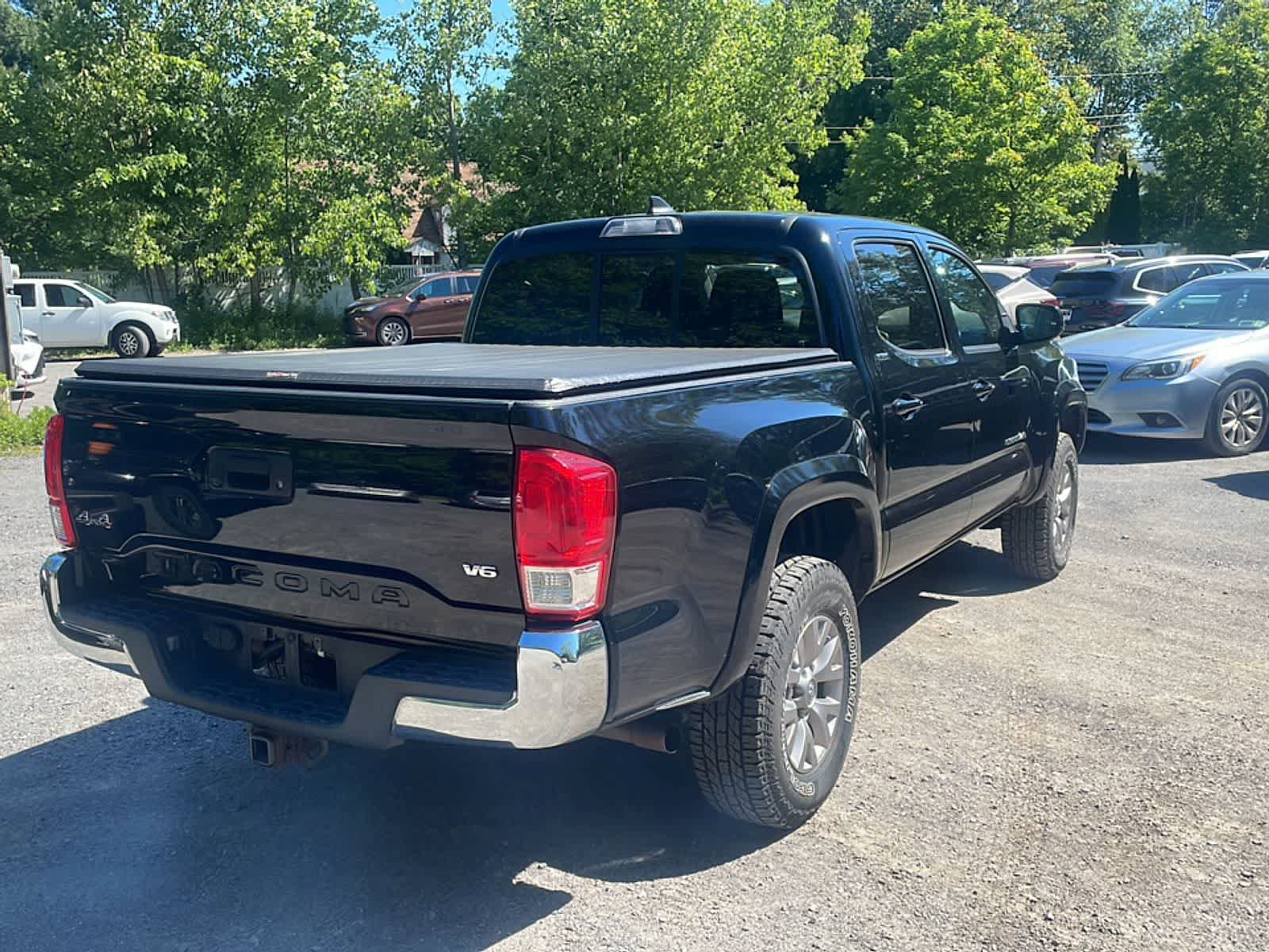 Used 2017 Toyota Tacoma SR5 w/ Tow Package AWD/4WD image 9