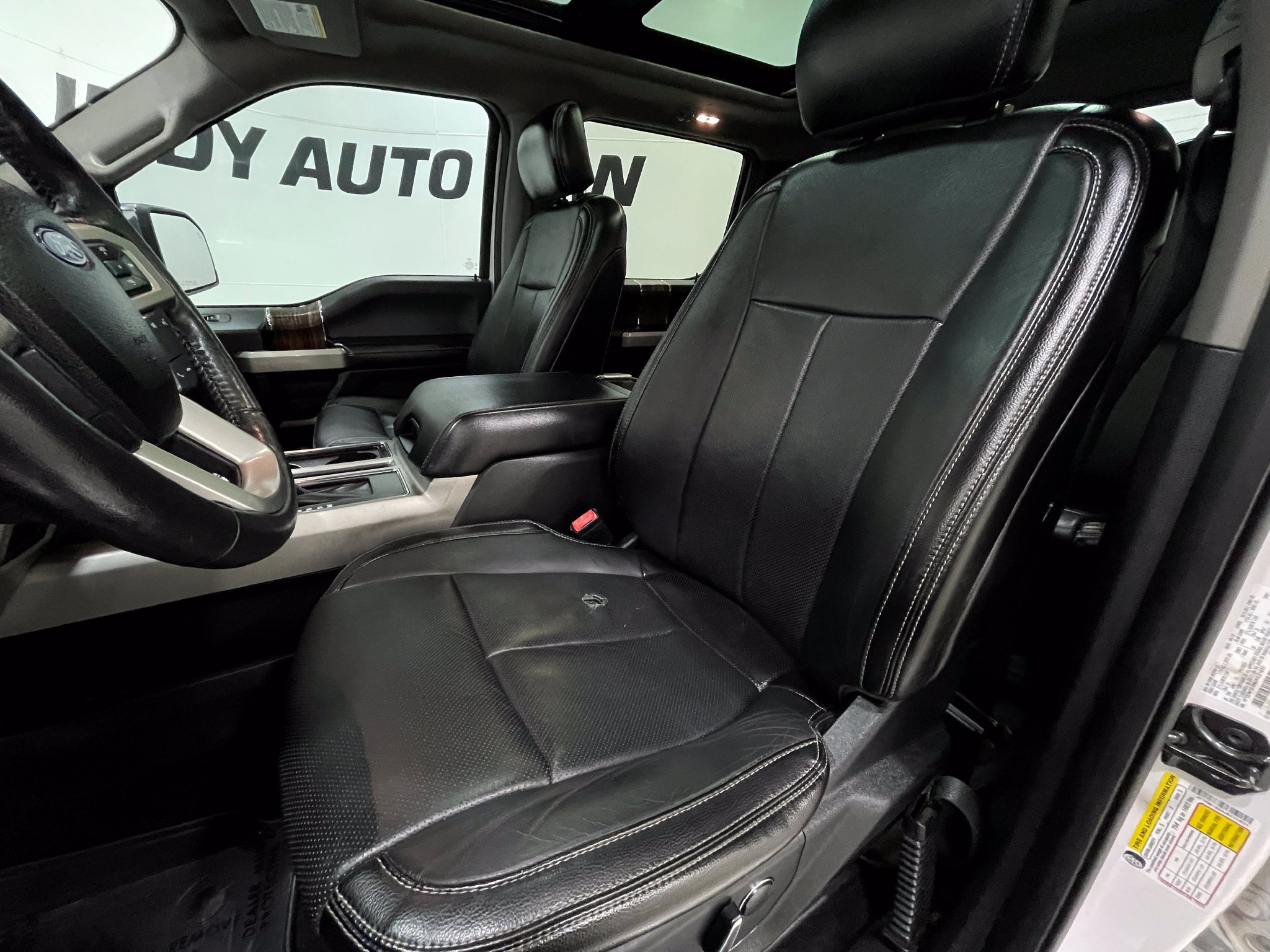 Used 2018 Ford F150 Lariat w/ Equipment Group 502A Luxury AWD/4WD image 14
