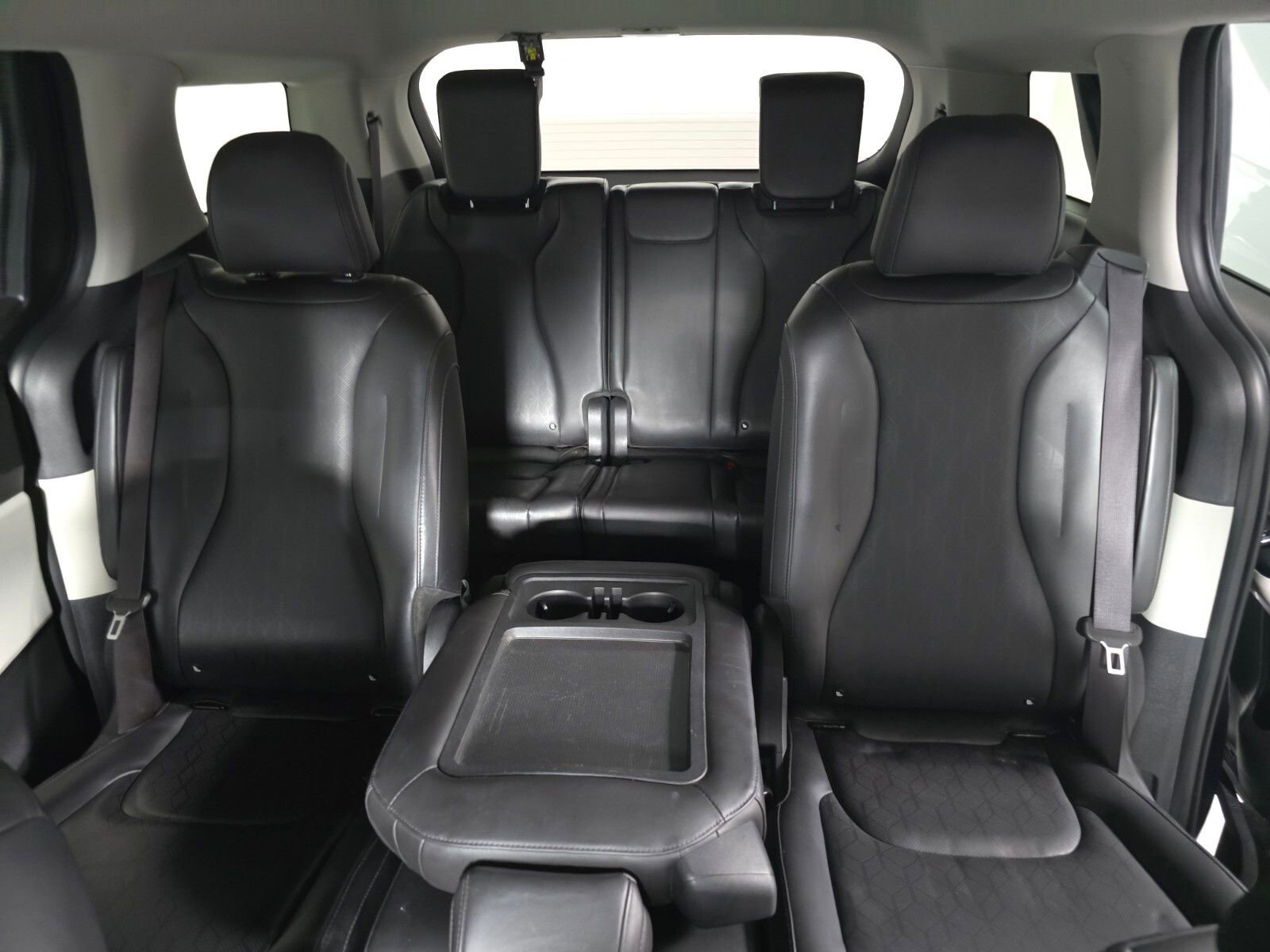 Used 2023 Kia Carnival LX image 17