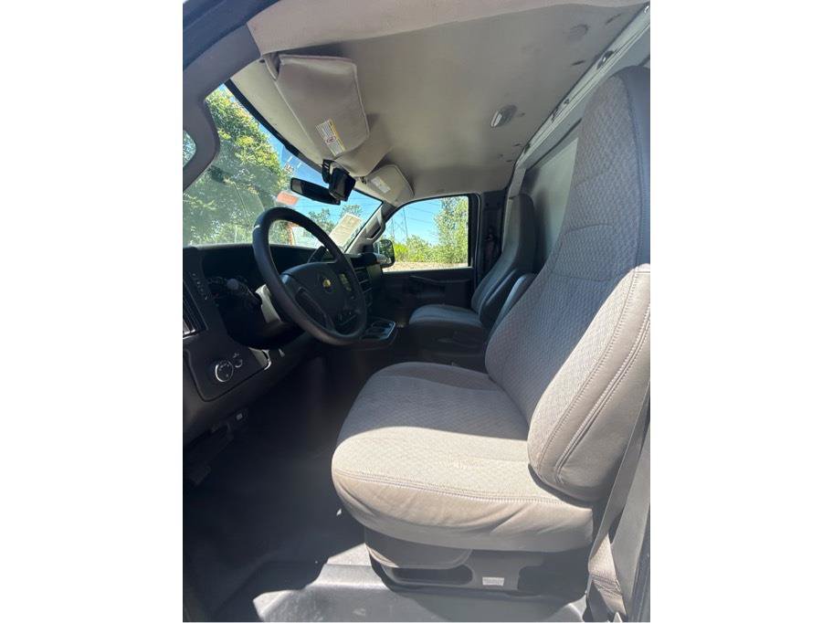 Used 2016 Chevrolet Express 3500 w/ Chrome Appearance Package RWD image 10