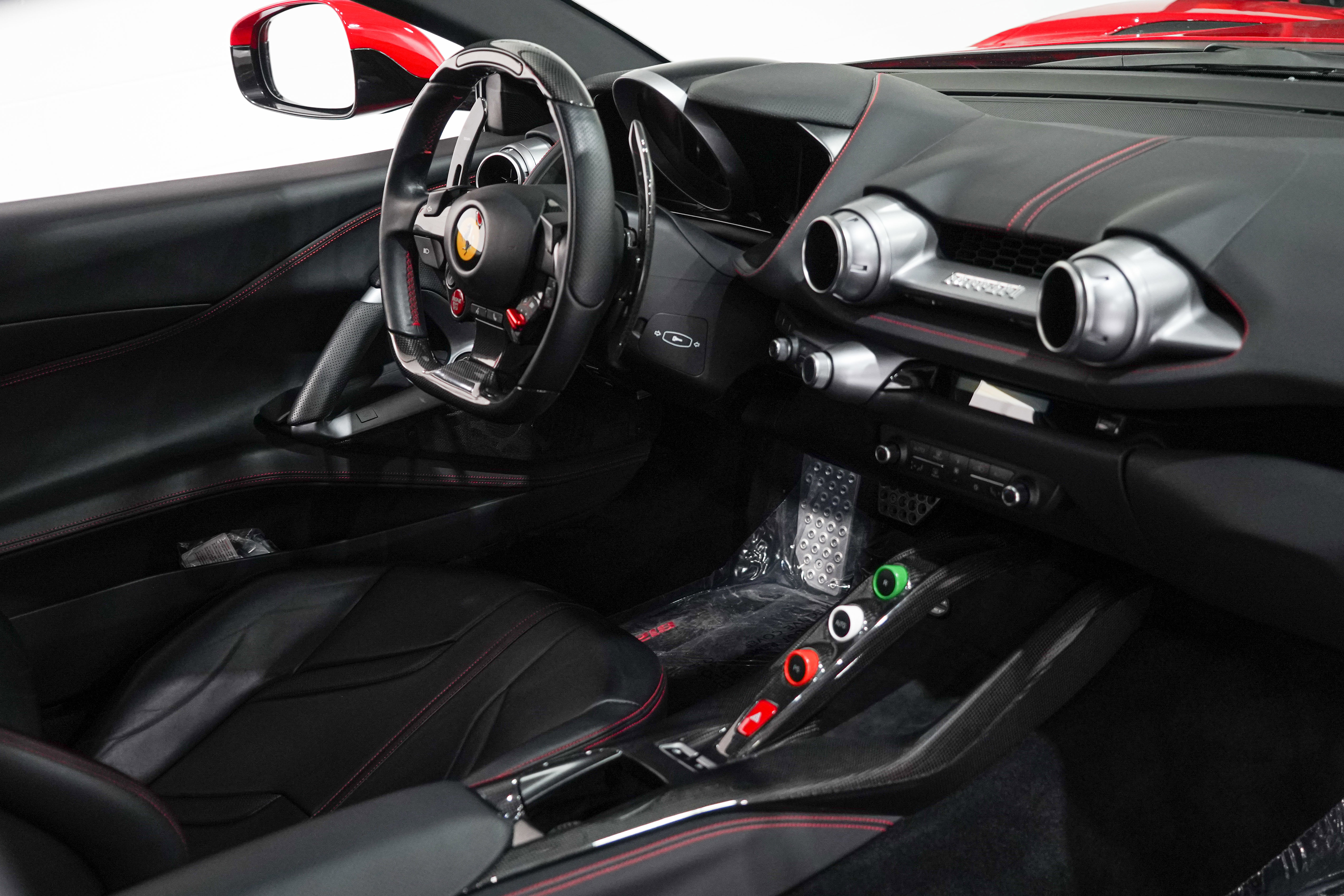 Used 2018 Ferrari 812 Superfast RWD image 17